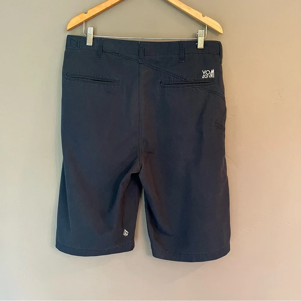 VOLCOM Y2K Vintage Blue Bermuda Chino Board Shorts Embroidered Logo Size 33